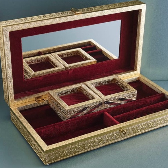 🌟NWT: Gold Chakra Jewelry Box - Picture 5 of 9